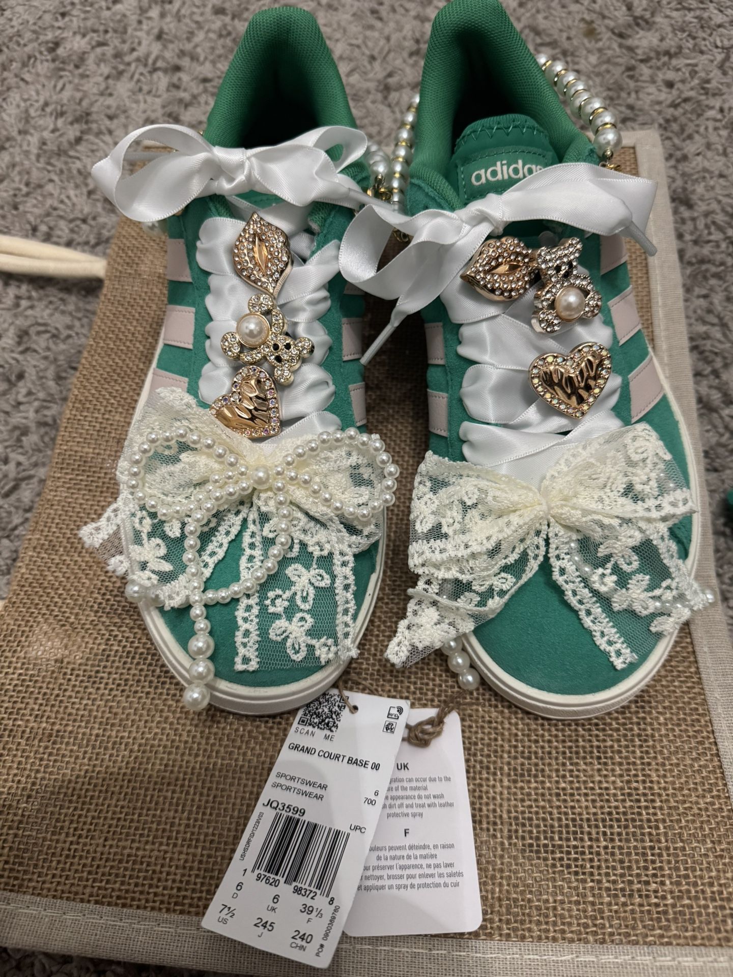 Glam Adidas women’s size 9 men’s 7 1/2