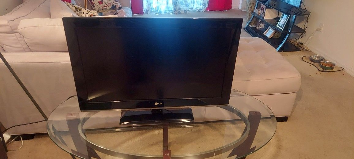 32" LG Flat Screen TV