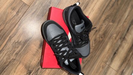 Puma Low-Top Sneakers Gray and Black