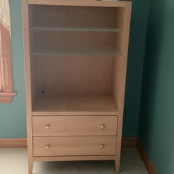Dresser/cabinet