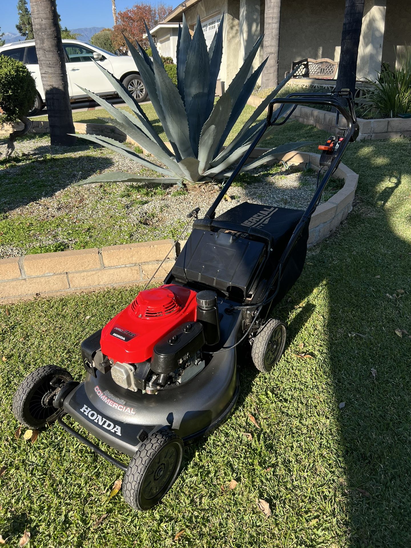 HondaHRC 216  hydrostatic transmission Commercial Lawn Mower