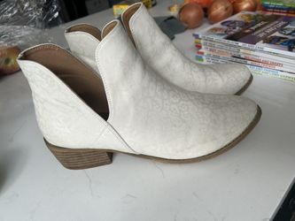 Wayland Boutique Leopard White Women’s Shoes Size 11