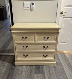 Beautiful 4 Drawer Dresser