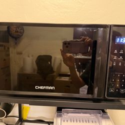 Chefman Apartment size microwave