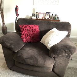 FREE Oversized Comfy Chair 