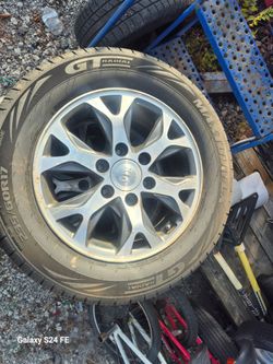 Kia 17-Inch Alloy Wheel with GT Radial Tire