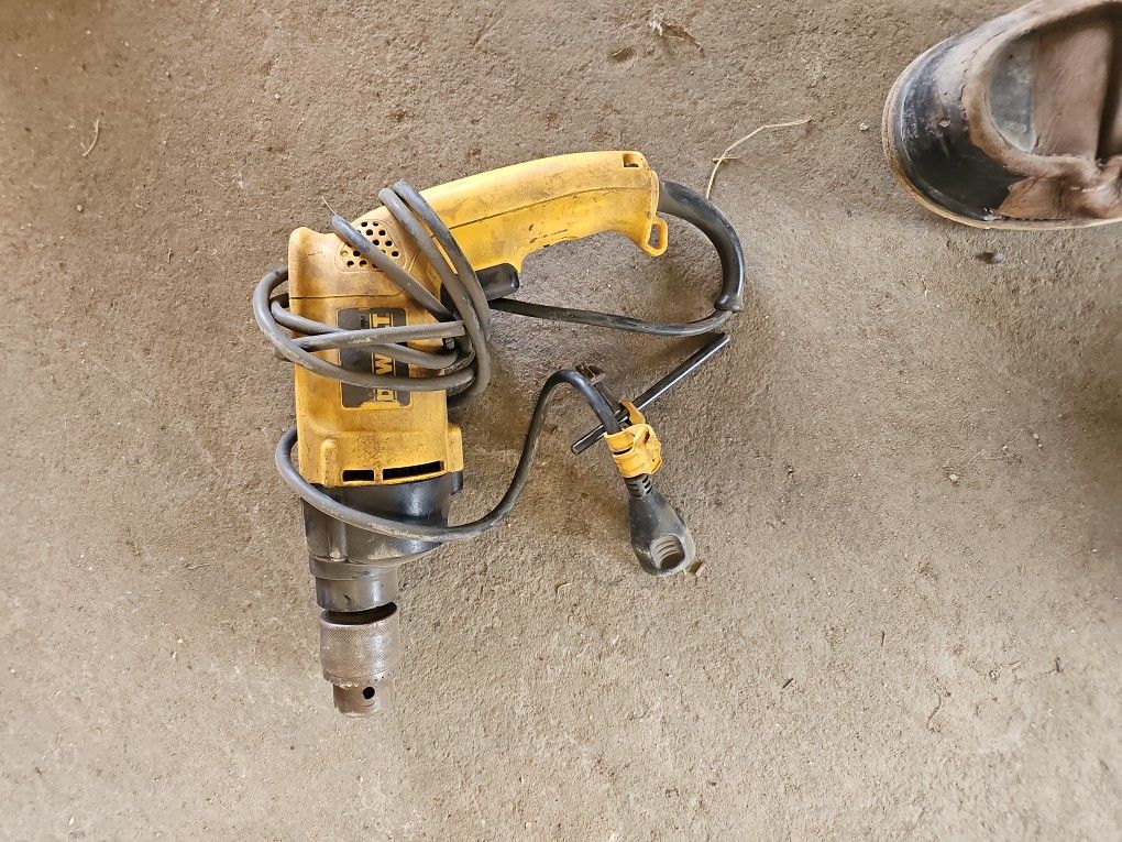 DeWalt Ploug In Hammer Drill