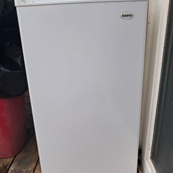 Small Sanyo Frig