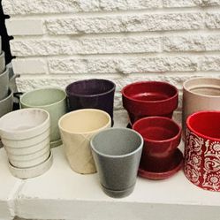 set of 16 ceramic plants pots different colors 11 pots 6"x6" 4 pots 5"x5" 1 potブx5