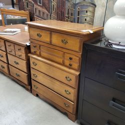 Dresser / aka chest of drawers