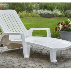 Plastic Outdoor Lounge Chair