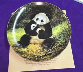 W.S. George "The Panda" limited edition collector plate by artist Will Nelson from 1988 from the "Last of Their Kind: The Endangered Species " series.