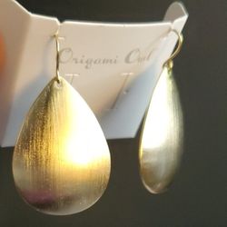 Pretty Gold Drop Down Earrings 