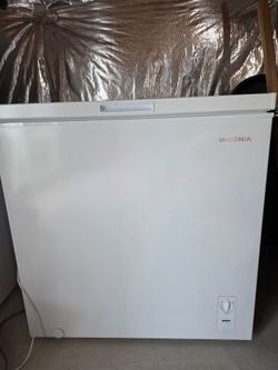 Insignia™ - 7.0 Cu. Ft. Garage Ready-Chest Freezer - White