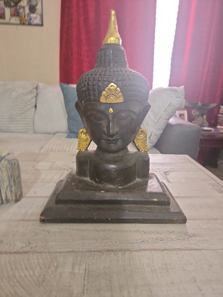 Statues 