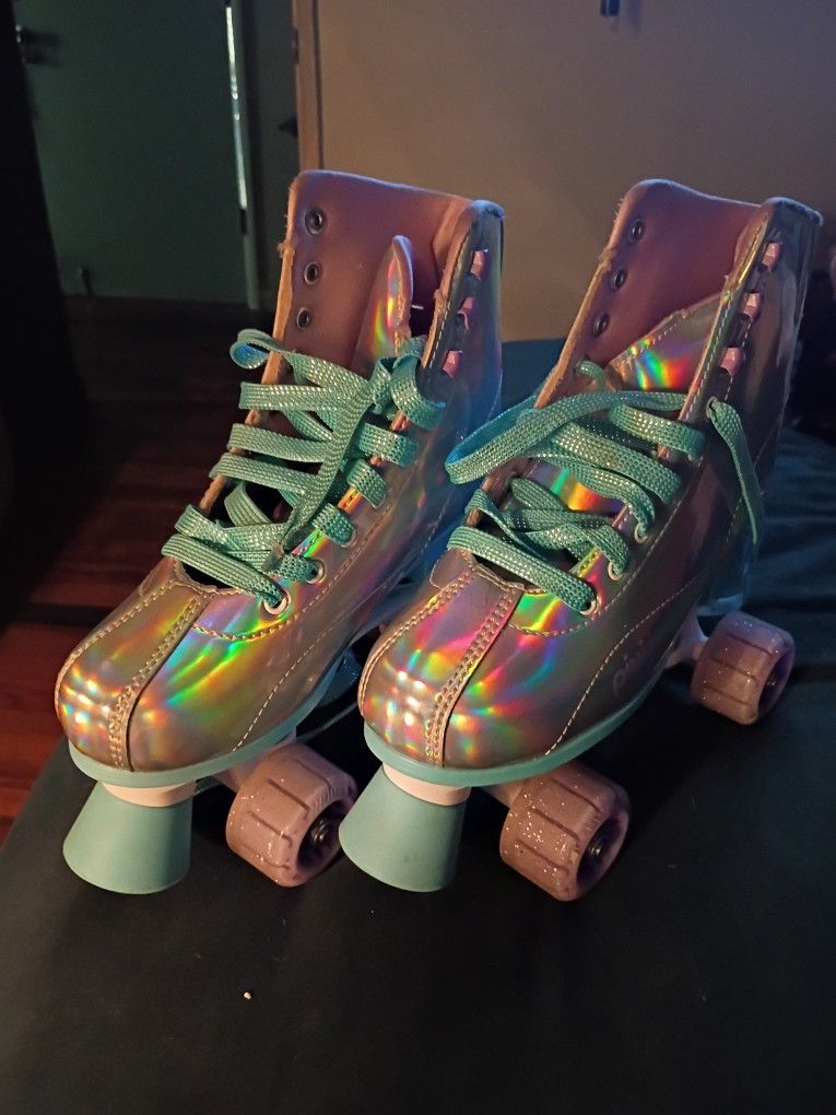 Pixie Girls Holographic Roller Skates. Size 3-6