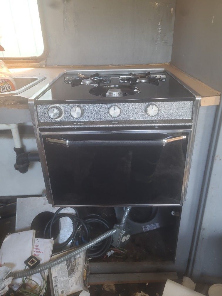 1981 Winnebago Motorhome Magic Chef Oven Mint Condition 300