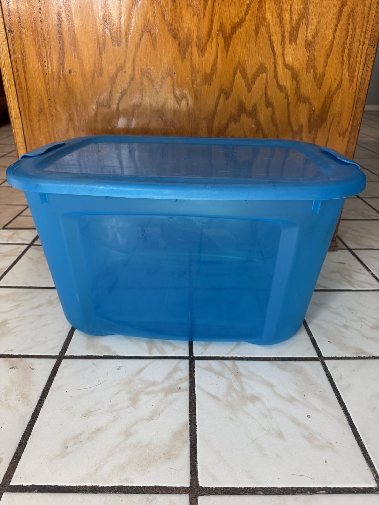 40 Qt Blue Plastic Storage Container Bin With Snap Lid