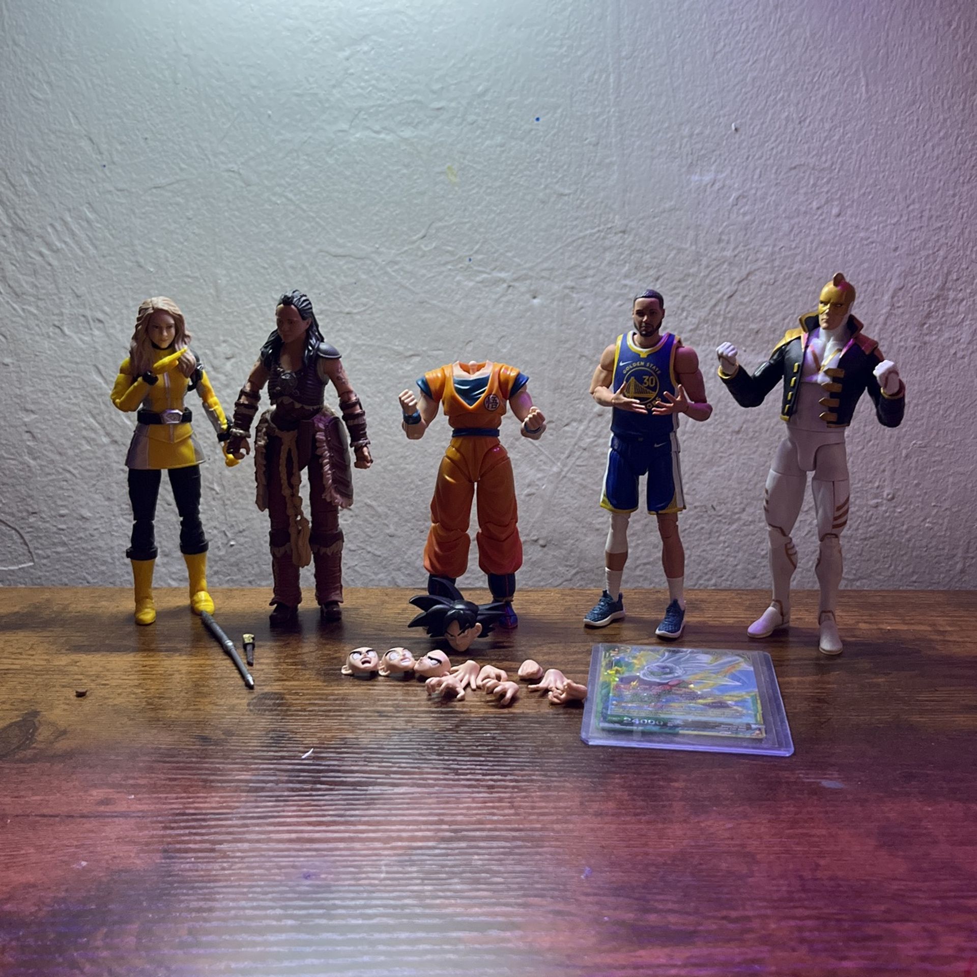 Selling Figures (READ DESCRIPTION)