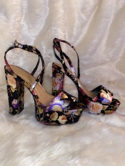 BAMBOO Floral Platform Heeld Women’s Size 6.5