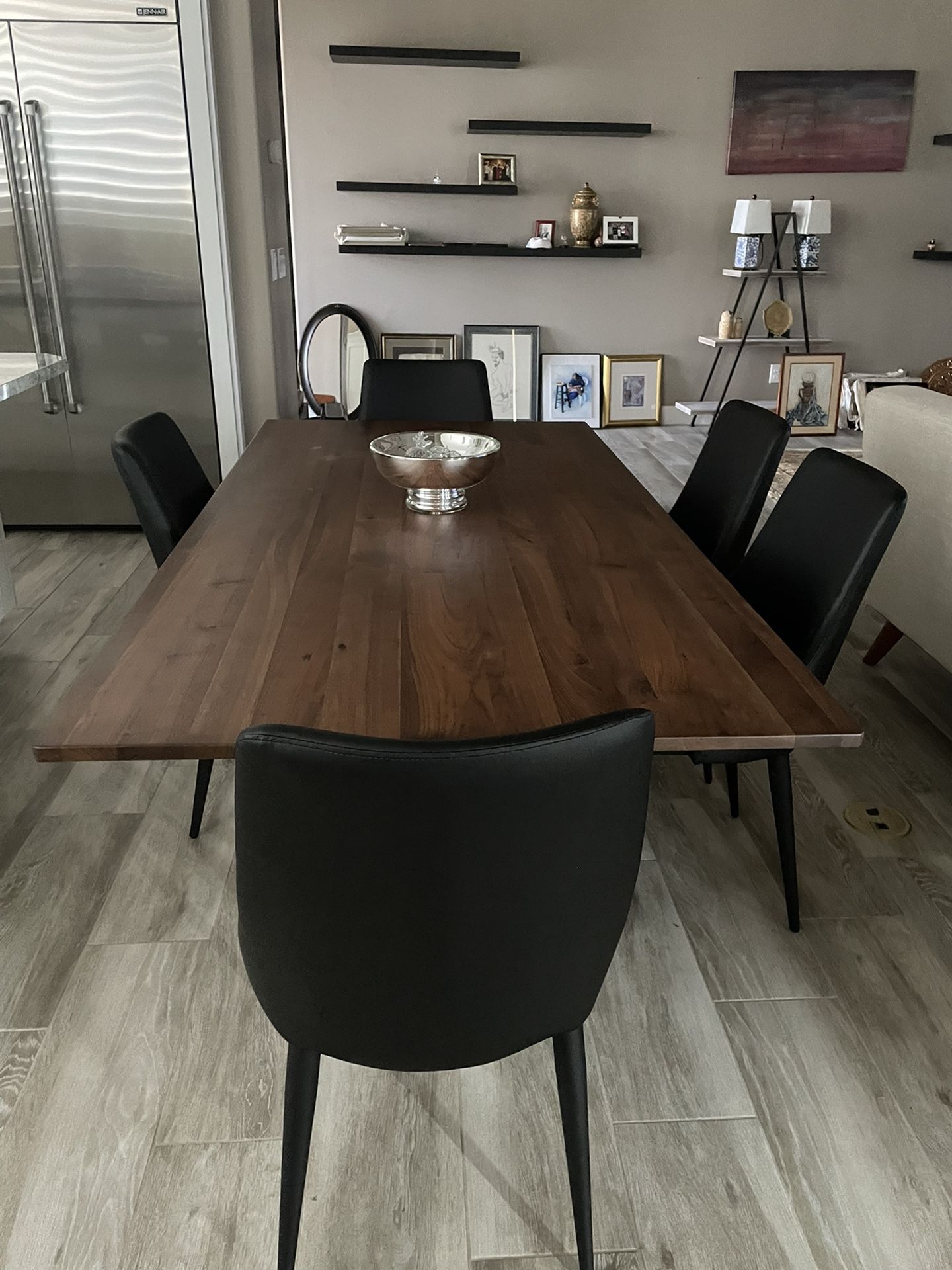 Stylish Dining Table With 6 Faux Leather Chairs 