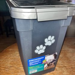 Like New Pet Food Container 10 Lb Capacity 