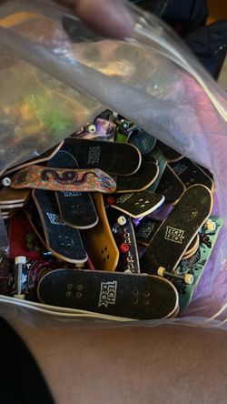 Fingerboard decks