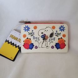 Loungefly Peanuts Snoopy wallet