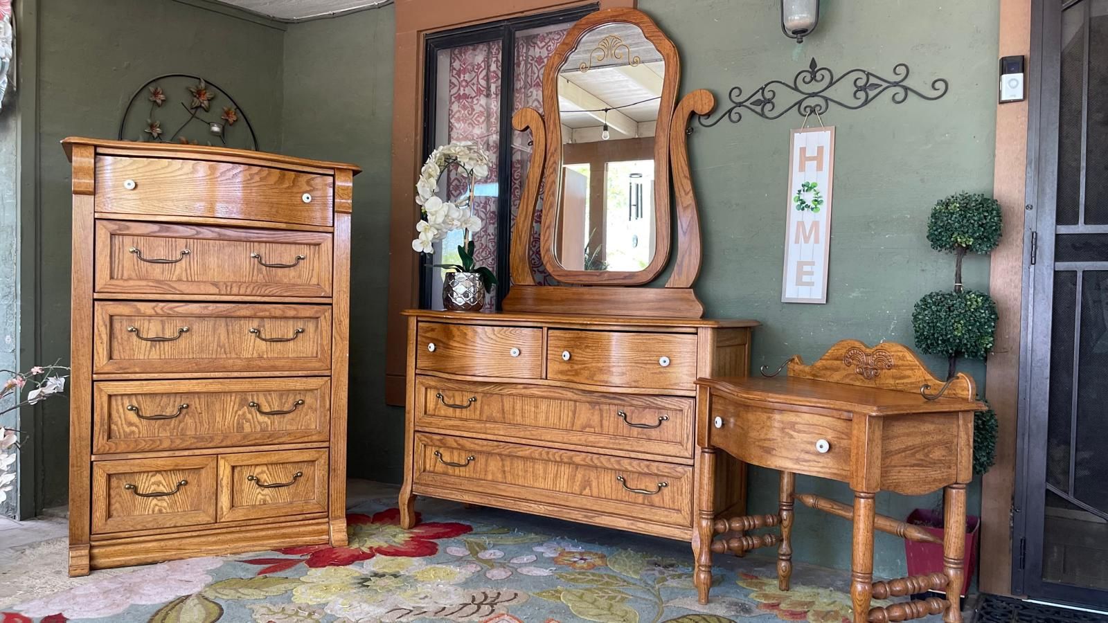 Gorgeous Keepsake By Pulasky Solid Wood Set