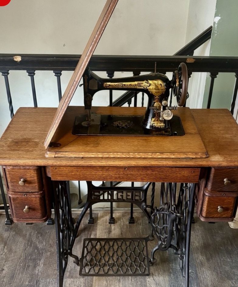 1920s Singer Sewing machine