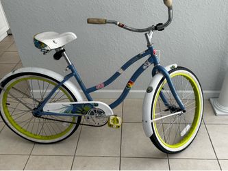 Bicycle for riding on the beach . Brand huffy . Rim 24”good tires . Good condition . Se habla español