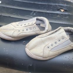 Shoes Different Sizes Great Condition Just Needs A Lill Cleaning I Can Clean Them Unless U Want To Lmk Asking 5 Each But Nikes 15