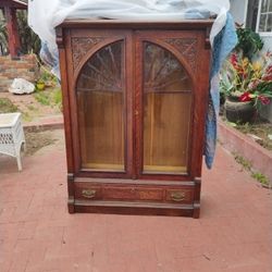 Tigger Oak China Cabinet I Have 2 Glass Shelves 