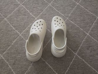 Platform crocs size M7 W9