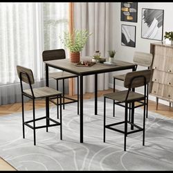 4 Dining Room Chairs 