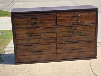 DRESSER