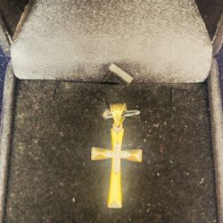 10k Gold Cross With 12 Cubic Zirconia Stones 