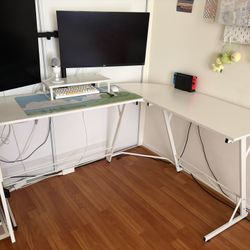 White Desk 