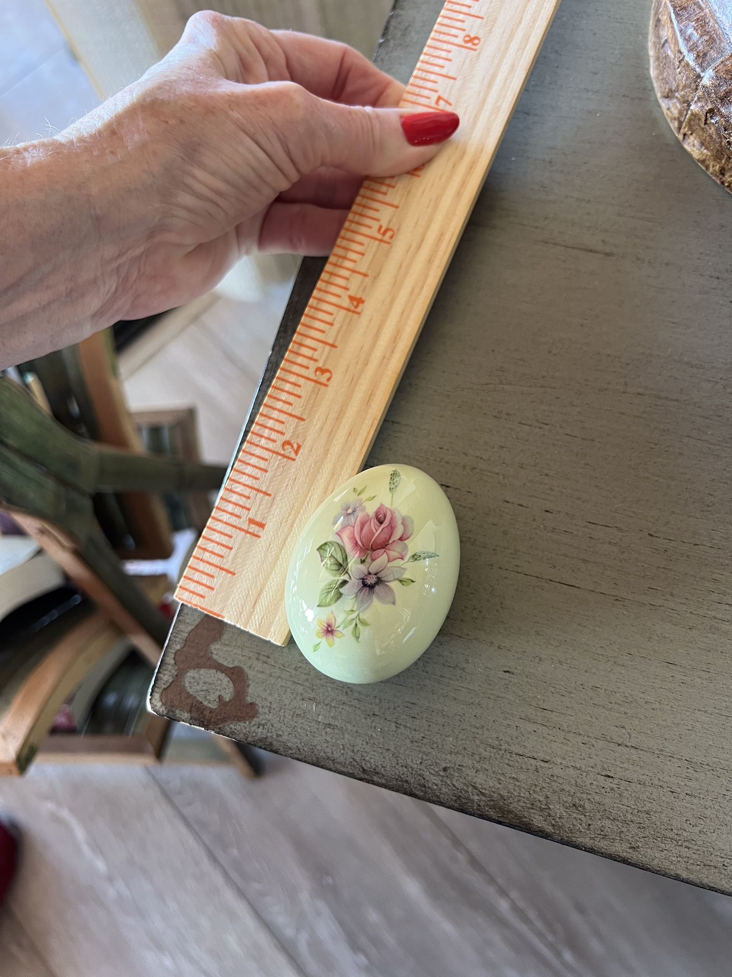 Signed  Dolsyl Flower Egg