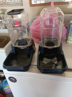 For dogs for food n water new 5.00 each