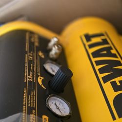 DEWALT
4.5 Gal. Portable Electric Air Compressor 225 PSI
