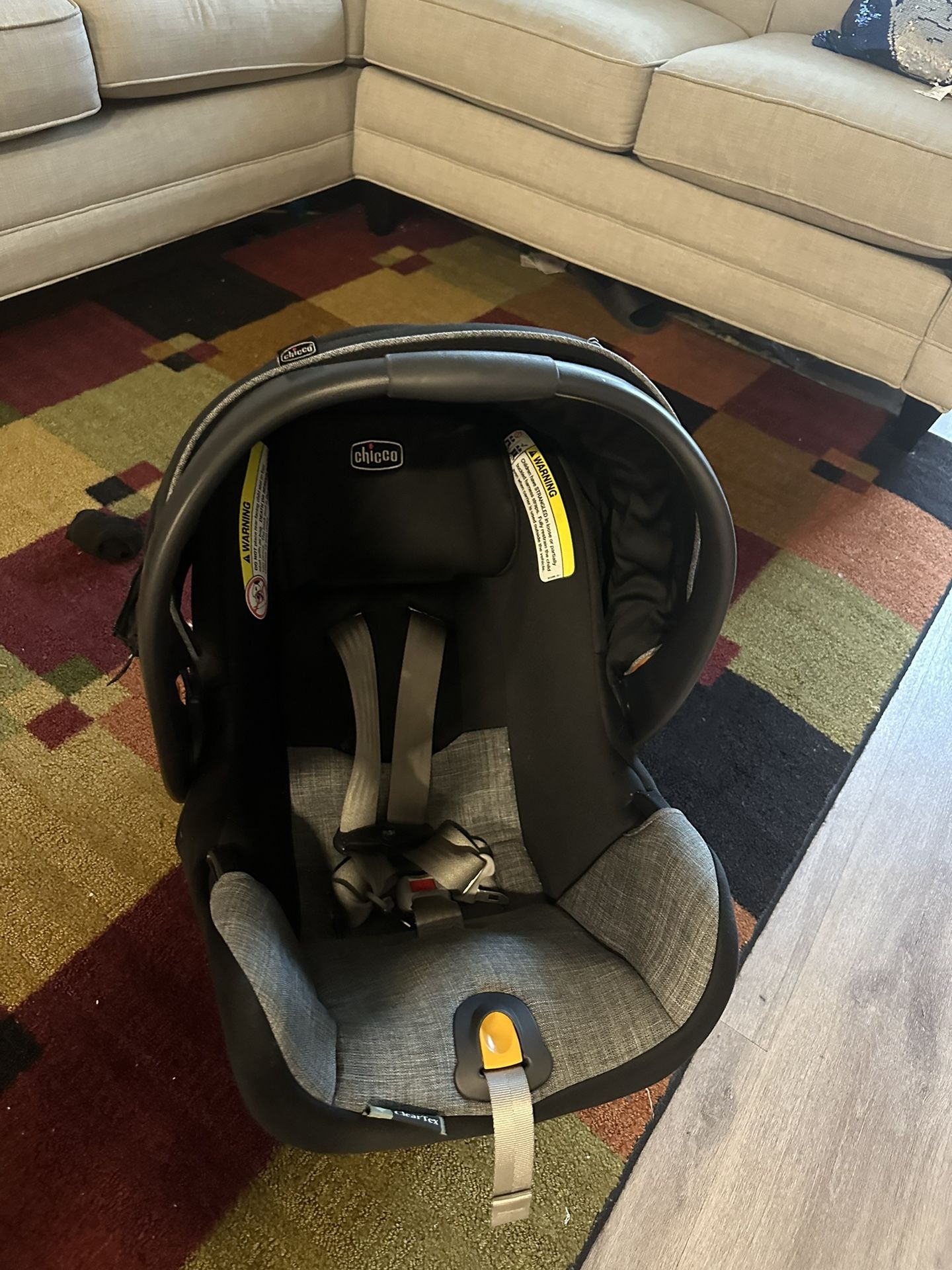 Chico’s Infant Car Set With 2 Base