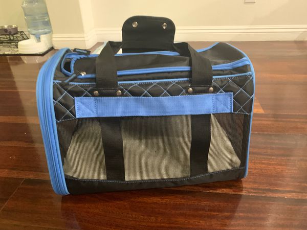 Airline approved pet carrier for small dogs up to 18lbs for Sale in Irvine, CA - OfferUp