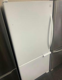 Kenmore Bottom Freezer Refrigerator, White, Gently Used