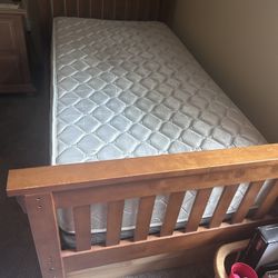 Free Twin Bed, Mattresses/Boxsprings