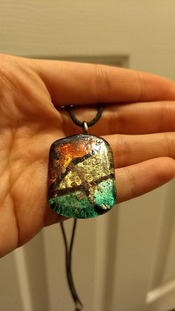 Glass pendant necklace
