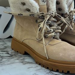 Size 7 Ugg Boots Woman’s