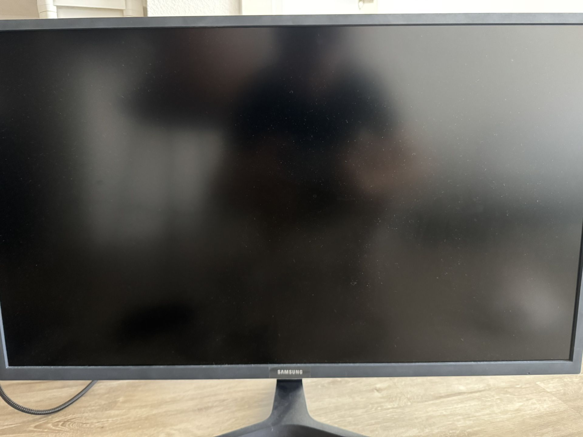 Samsung 32” 4K UHD Monitor (U32J590UQN) – Excellent Condition