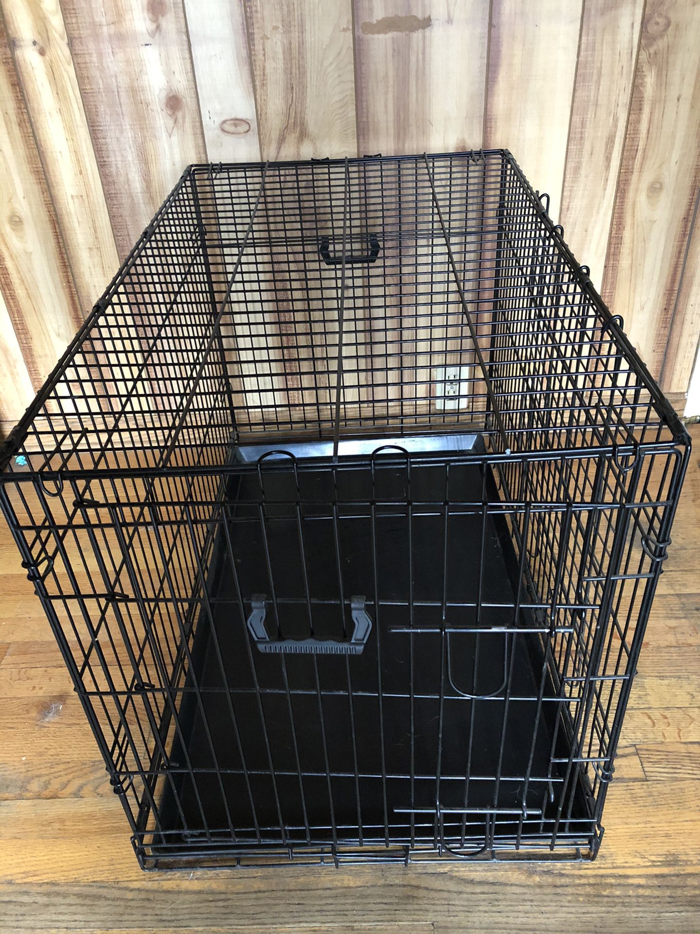 Medium dog crate 3ft lg x 22 in w x 2ft h