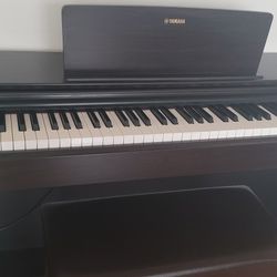YAMAHA Piano with Bench